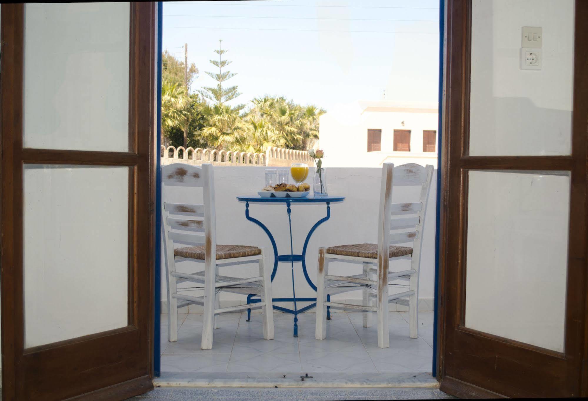 Ikaros Aparthotel Karterados  Bagian luar foto