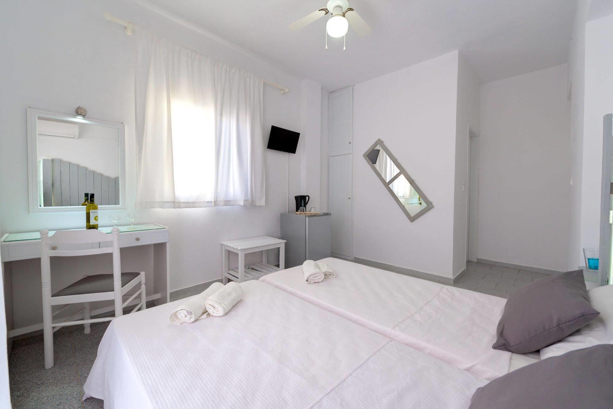 Ikaros Aparthotel Karterados  Bagian luar foto