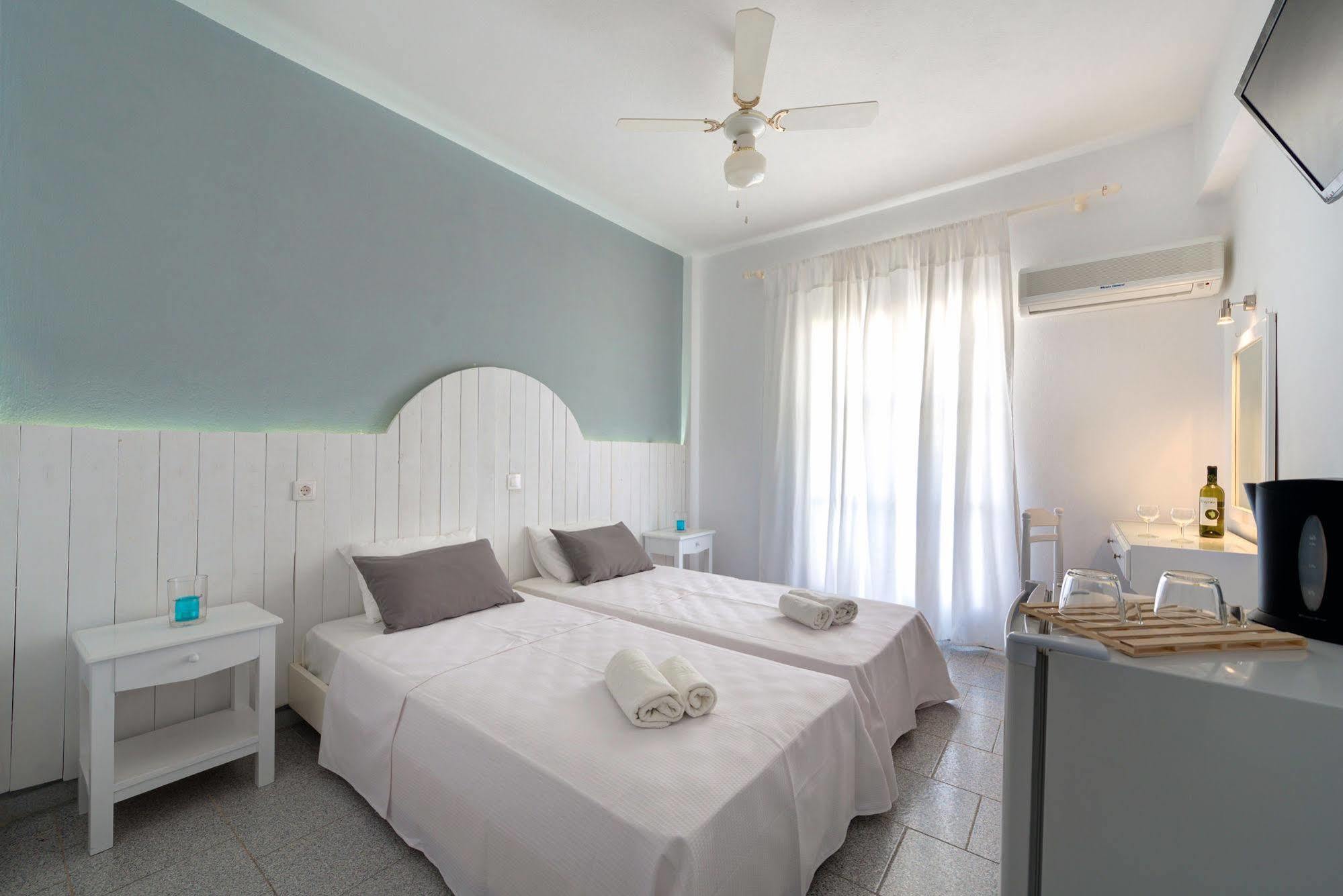 Ikaros Aparthotel Karterados  Bagian luar foto